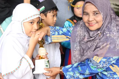 Keluarga Besar Yayasan Asrorul Huda