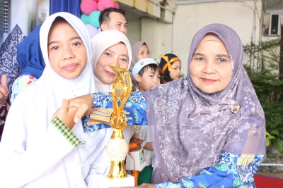 Keluarga Besar Yayasan Asrorul Huda